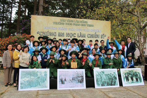 Chương trình giáo dục, trải nghiệm “Chúng em học làm chiến sĩ”