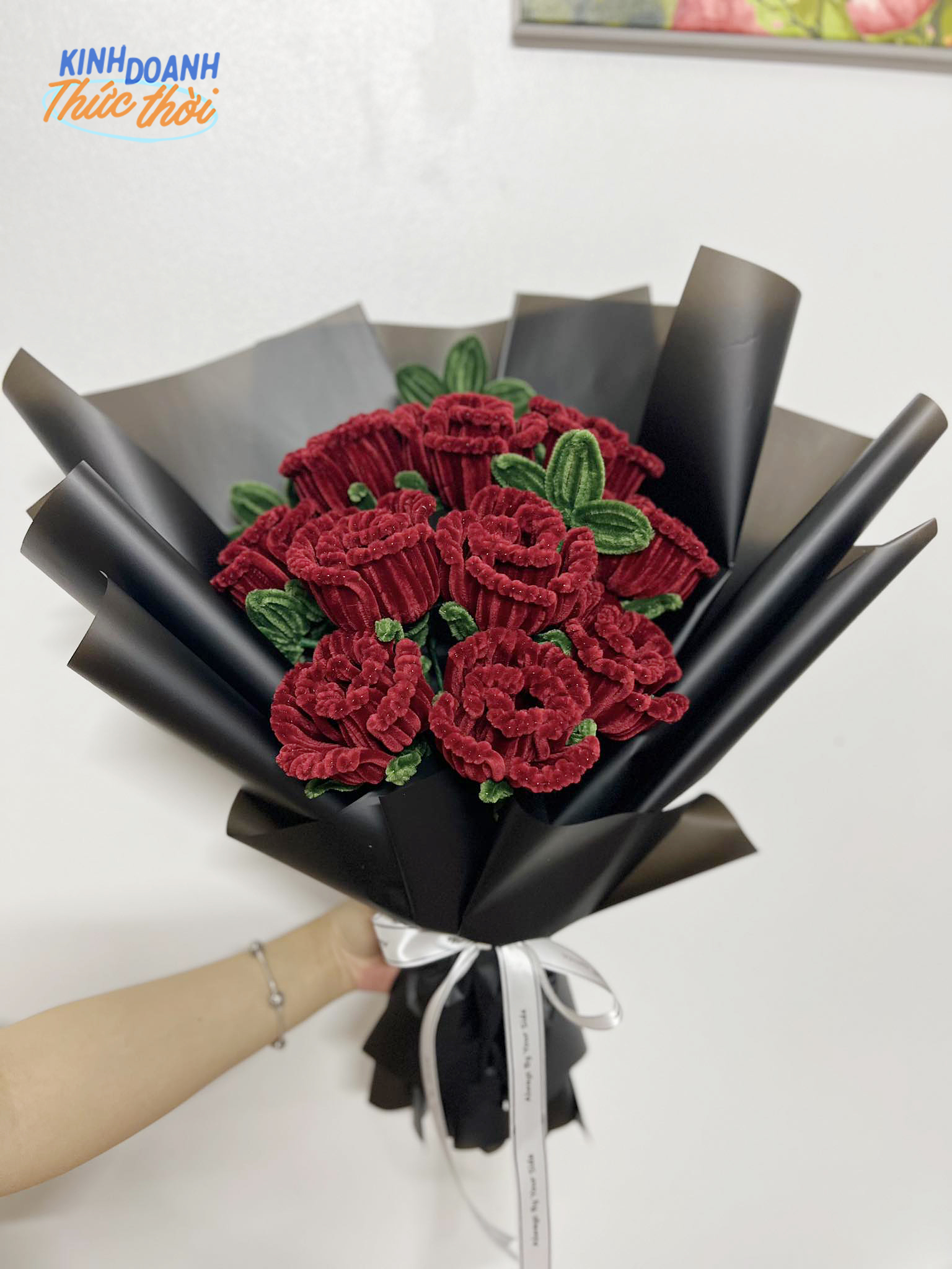 Cô gái kiếm chục triệu mỗi tháng nhờ làm hoa kẽm nhung, vượt qua áp lực tài chính khi nghỉ việc ở nhà chăm con