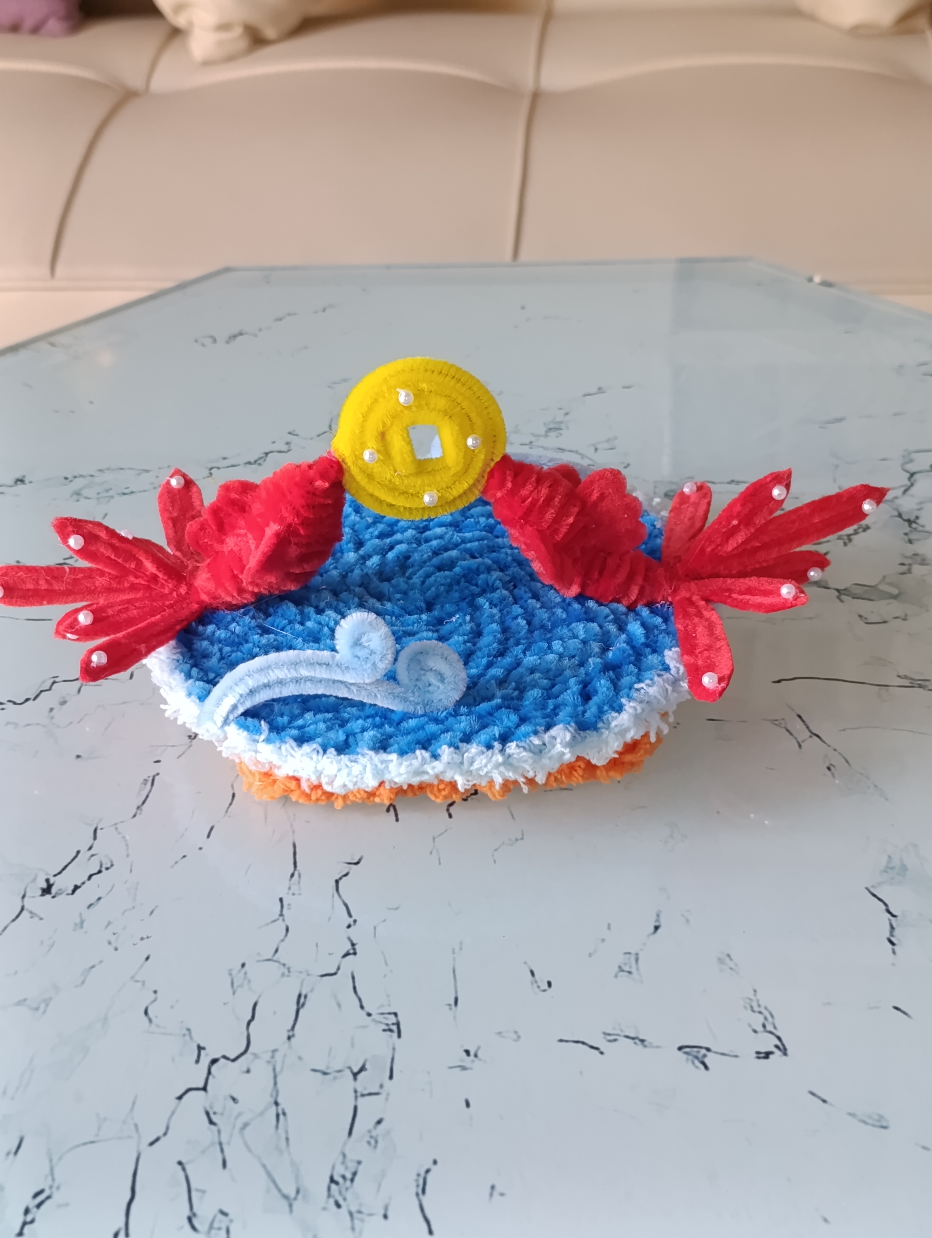 Cá chép ngậm đồng tiền màu đỏ